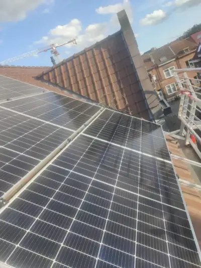 Uw Betrouwbare Partner voor Elektriciteit, Dakwerken en Renovaties